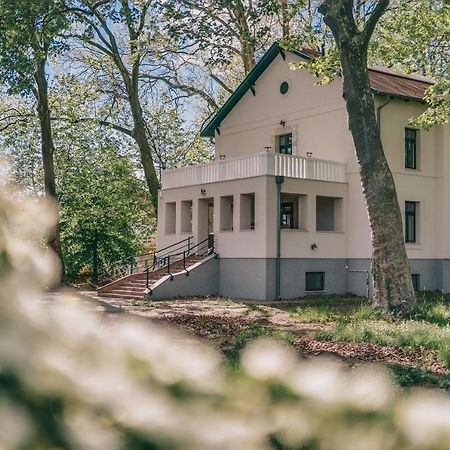 Bringa Villa Балатонлеле Екстериор снимка
